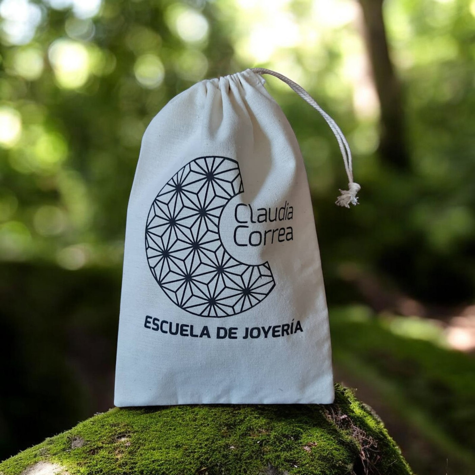 Pack 100 bolsas 30x20cm algodón ecológico cordón simple personalizadas.